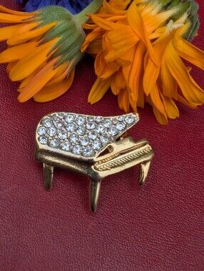 Gold Tone Rhinestone Grand Piano Brooch - Sparkling Gold